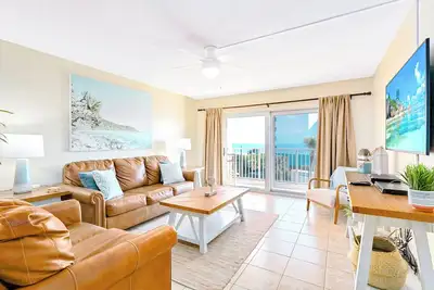 Image de Family Beachfront Escape – Balcony Views, Heated Pool & Steps to the Pier
