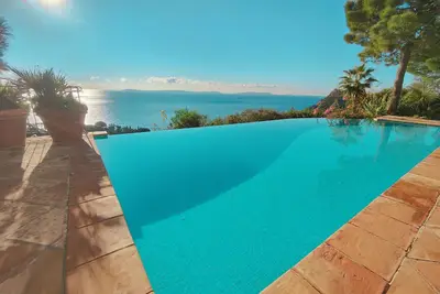 Image de Fabulous views, plenty of space and a wonderful pool