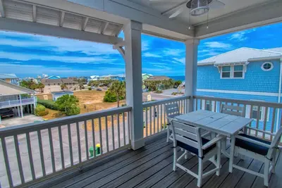 Image de Upscale ocean view home with elevator and dog friendly!