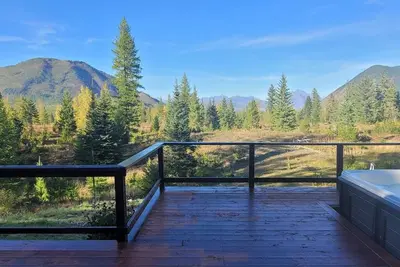Image de Glacier Majesty · Getaway Next Door to Glacier National Park