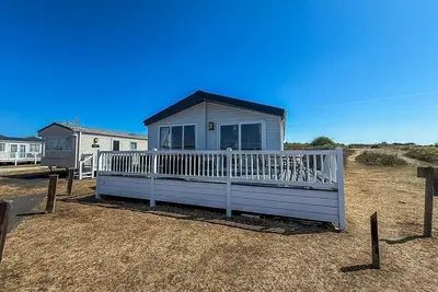 Image de Beautiful 8 berth lodge for hire at Kessingland Beach in Suffolk ref 90012td