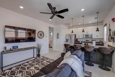 Image de Modern | Clean | Get-a-way for two! | Mini Ranch casita