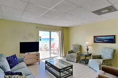 Image de Sans Souci #108 | Beachfront Condo, Community Pool
