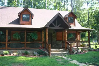 Image de River Front property Surrounded by Views! Located on N Mountain Fork River!