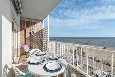 Image de Charmant appartement \"Sail Away\" sur la plage avec vue sur la mer et balcon
