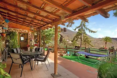 Image de Maison de vacances \"Casa Los Pinos\" avec terrasse et vue sur la montagne