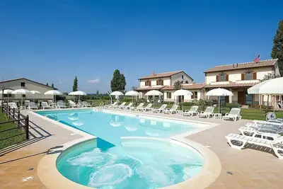 Image de Villa Ornata A: A characteristic and welcoming apartment surrounded by the greenery, with Free Wi-Fi.