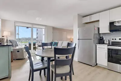 Image de Remodeled! Cozy & Charming Studio Condo! Walk to Beach! Pickleball, Beach Gear, Parking & WiFi!