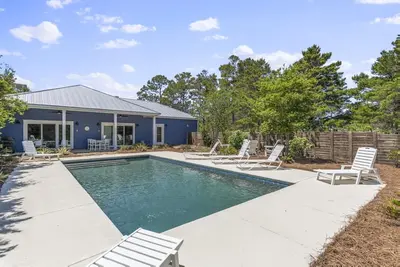 Image de Summer Stays Available! Private Pool! Short Walk to the the Beach! Newly Renovated!