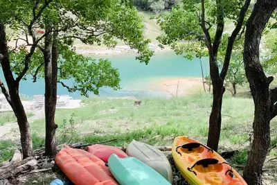 Image de Waterfront \"see description below\" Home in The Cove at Canyon Lake