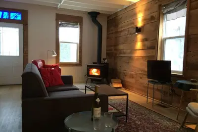 Image de In-Town Cottage Near the Beach!
