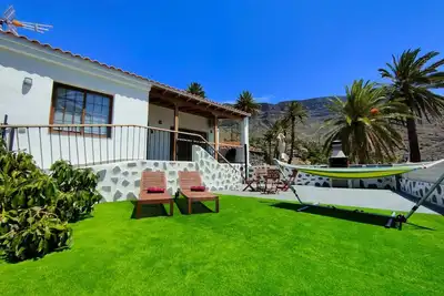 Image de Casa Mercedes: sunset with panoramic views of the sea and the mountains.