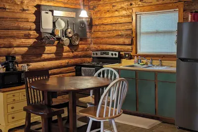 Image de Kdh Cozy Log Cabin near wood preserve