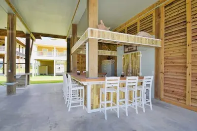 Image de 2nd row, Luxury, Ocean view, 360 porch- 4 bedrooms, 3 baths, and sleeps 21