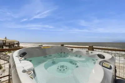 Coastal Gem on the Sand W/ Large Deck, Ocean Views, Free WiFi & Private Hot Tub