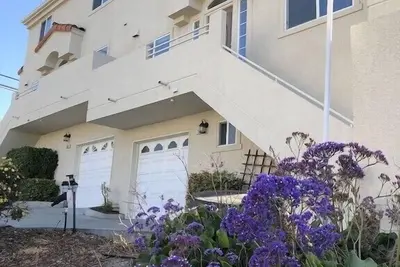 Image de Great Location/Easy Beach Access/Walking Distance to Downtown Pier Area