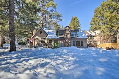 Image de Big Bear Lakeside Home  - 100 yard Walk to Private Dock!
