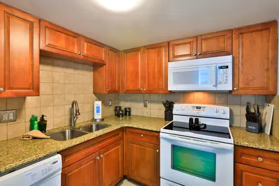 Image de Beach Vibes Lovely 2 Br Condo-Heated Pool, Hot Tub, WiFi PeckPlaza 12bsw