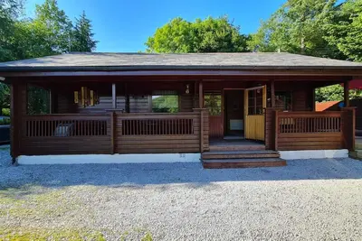 Image de 3-Bed Lodge - Sleeps 7 - Hot Tub - Pet Friendly
