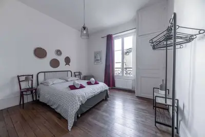 Image de Grand appartement design, 5' centre, parking gratuit