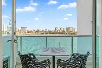 Image de Sunset Studio | located at the Condado Lagoon Villas building in Condado