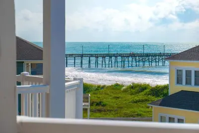Image de Modern oceanfront B Lot, 6 Br, 4. 5 baths, Hot Tub, Elevator & Community Pool