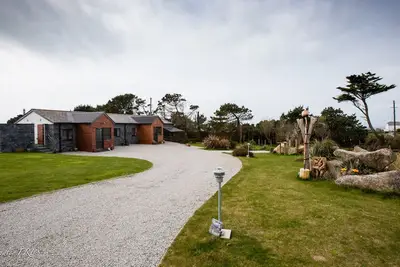Image de Lands End 4 bedroom Cottage, with hot tub and private garden