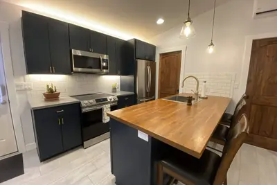 Image de Gorgeous Loft at Downtown's Edge
