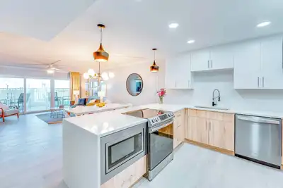 Image de Family & Pet-Friendly Oceanfront Retreat – Steps to the beach & Pool 🏝️🐾