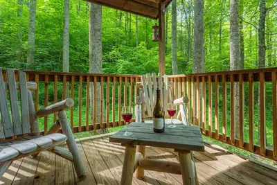 Image de Cozy Mtn Cabin, Gas Log Fireplace+Firepit, Grill & Wi-Fi, Private, Nearby Avl!