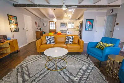 Image de Just Landed. . . The Atomic