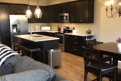 Image de Modern clean 2br/2ba condo with patio & grill, in the heart of Okoboji, Ia.