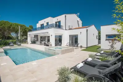 Image de Maison confortable à Banjole avec WiFi