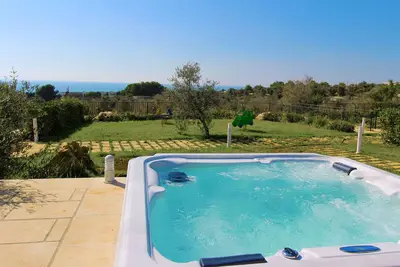 Image de Sea view villa with garden and private hot tub 243