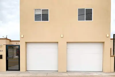 Image de Apt with Excellent in-town Location #2