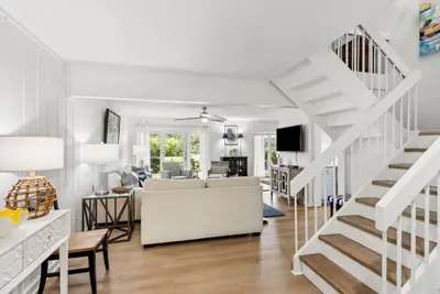 Image de Stunning Red Maple River View - Pet Friendly