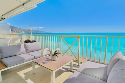Image de \"Seaviews By Jenni Menton \" Sublime! Luxueux 2 PIÈCES Design, Terrasse & Garage