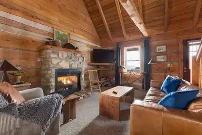Image de Mountain Log Cabin|Mabry Mill||Fireplace|Hiking