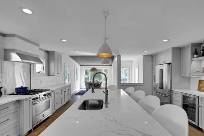 Image de Newly Renovated 4br Cape Cod Beach House w\/ New Pool + 5 Beach Passes