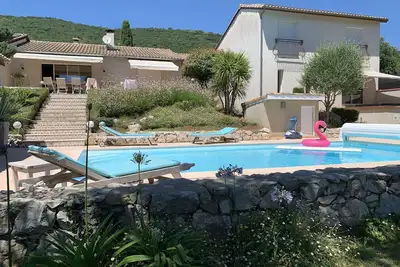 Image de Villa Piscine et jacuzzi vue sur les Pyrénées 250 m2