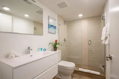 Image de Penthouse 4 Bedroom | Water Views | Roof Top Pool!