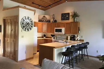 Image de Great Location! Pool, spa and only minutes to Meadow Village