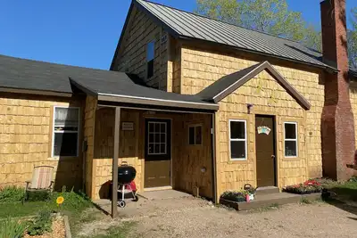 Image de 5 bedroom pet friendly lake view cabin