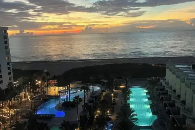 Image de Tropical Oasis with SpaceX views!