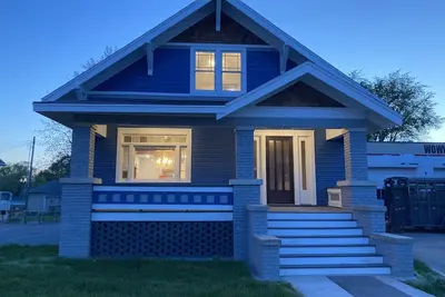 Image de Historic 1919 Craftsman Home on Washington Street!