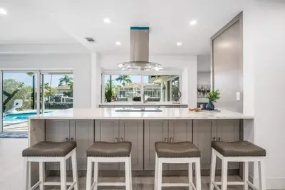 Image de Beautiful Modern Waterfront Villa W/ Pool and Stunning View, 5 Min- Beach