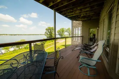Image de Lake Front Condo on East Lake Okoboji in Bridges Bay Resort.