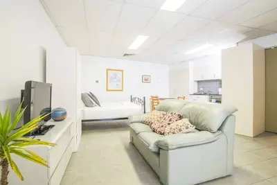 Image de Close to city Peaceful studio at Waterloo wifi Parking