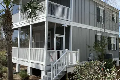 Image de \"Hippies Nest\" is a 3 bed, 3. 5 bath home in a gated community with 2 shared pools