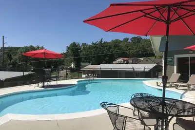 Image de Lakeview Escape-2 Br Lakefront cabin w/ 2 pools, playground, boat ramp & dock